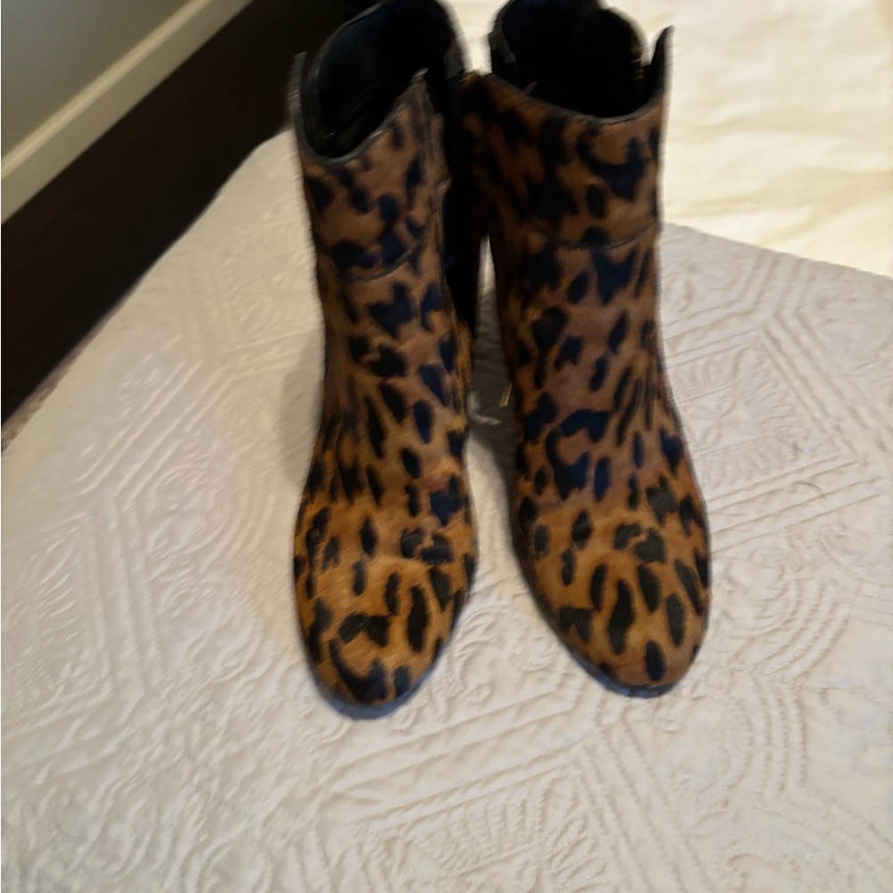 Sam Edelman Leopard Print Ankle Booties size 9